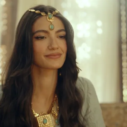 تارا عماد- الصورة من المركز الإعلامي للفنانة تارا عماد