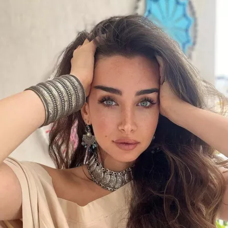 هنا الزاهد - الصورة من صفحتها الرسمية على الفيس بوك