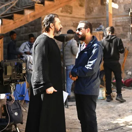 كريم عبد العزيز وبيتر ميمى من كواليس الحشاشين - الصورة من المكتب الإعلامي للشركة المتحدة