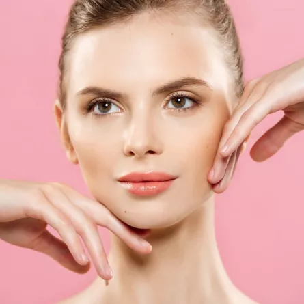 تنظيف البشرة الجافة بمواد طبيعية آمنة