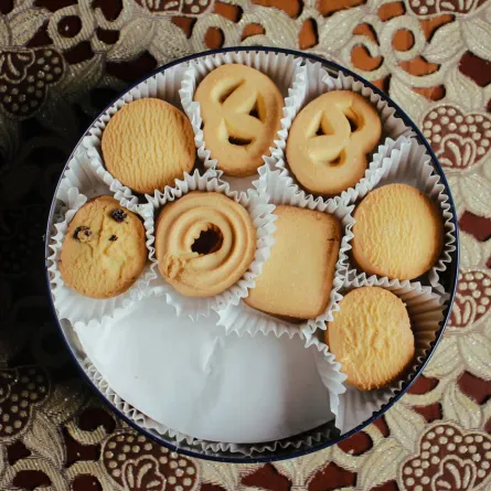 يفضل إضافة قيمة غذائية للكعك باستخدام المكسرات مثل اللوز وعين الجمل