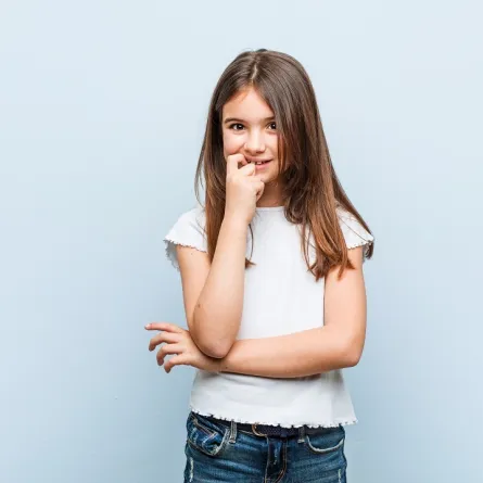 صورة لطفلة تتمرد على سلوك الآباء