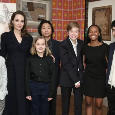 أنجلينا جولي برفقة أولادها Angelina Jolie with  her children عام 2019 (مصدر الصورة: Monica Schipper/Getty Images for Netflix/AFP)