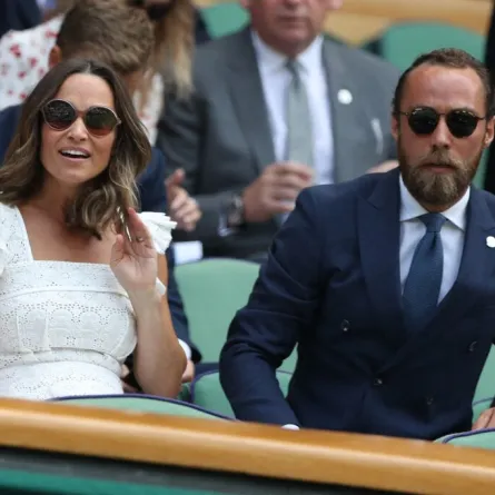 جيمس ميدلتون وشقيقته بيبا Pippa Matthews and brother James Middleton في مبارة للتنس عام 2018 (مصدر الصورة: Daniel LEAL / AFP)