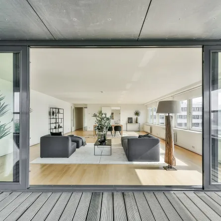 صالة المعيشة الفسيحة أنيقة المظهر