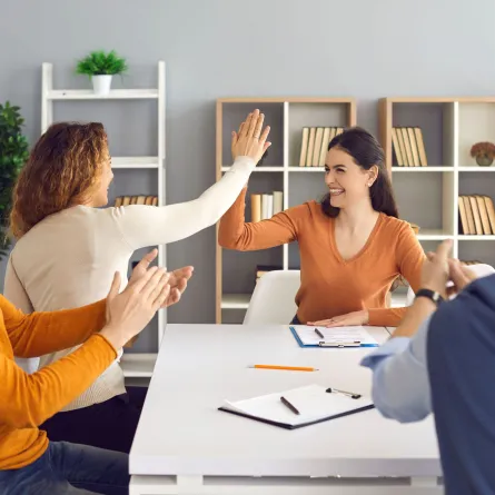 أساليب غير تقليدية لتحفيز وتشجيع الموظفين.. تعرفي إليها - الصورة من Adobestock