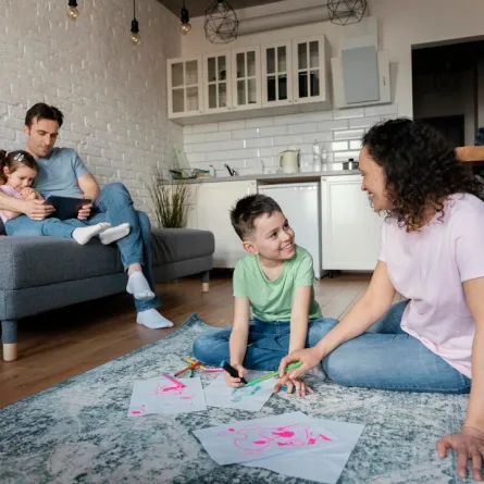 صورة لأسرة متفاهمة وسعيدة