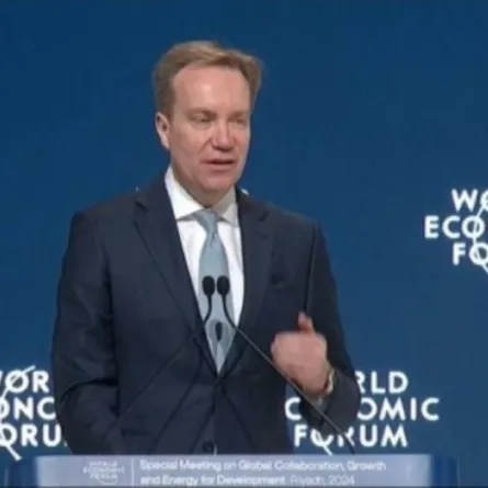 رئيس المنتدى الاقتصادي العالمي: السعودية شهدت تطورا يعكس طموحها الاقتصادي