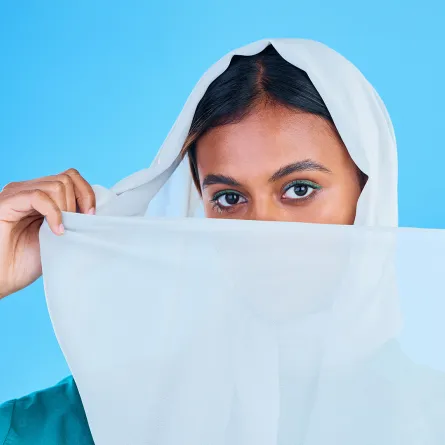 تفسير حلم اعطاء الطرحة في المنام 