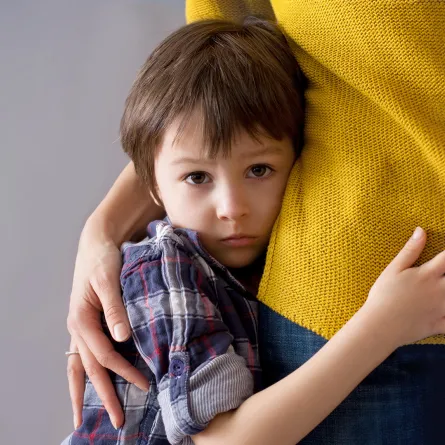 أسباب كثرة بكاء الطفل في عمر 6 سنوات..وطرق التعامل معه