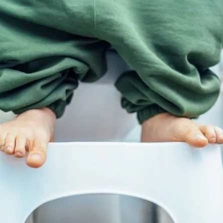 صورة طفل في الحمام