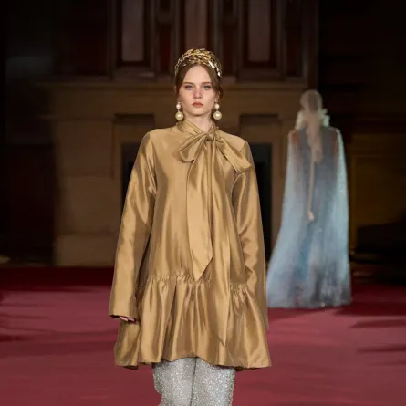 بلوزة من إيفان غوناوان Ivan Gunawan - الصورة من Launchmetrics/Spotlight ©