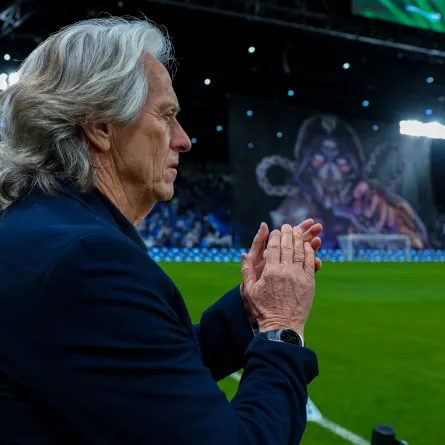 جورجي جيسوس المدير الفني للفريق الأول لكرة القدم بنادي الهلال السعودي