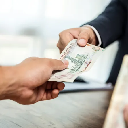 تفسير حلم أخذ المال من شخص معروف 