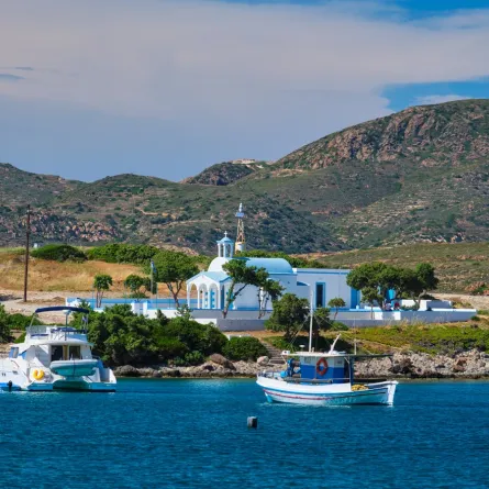 ميلوس وجهة سياحية هادئة