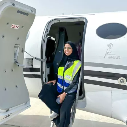 رهف الجديعي طبيبة أسنان وأول كابتن طائرة تحلق بالطائرة من نادي الطيران في الرس
