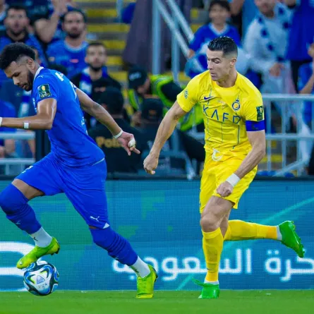 البليهي يراوغ كريستيانو أثناء نهائي كأس الملك - الصورة من حساب كأس خادم الحرمين الشريفين على إكس