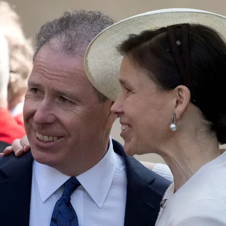 ديفيد أرمسترونج جونز وشقيقته السيدة سارة تشاتو في كنيسة القديسة مارغريت في لندن (David Armstrong-Jones and his sister Lady Sarah Chatto at St Margaret's Church in London). مصدر الصورة: Justin TALLIS / POOL / AFP