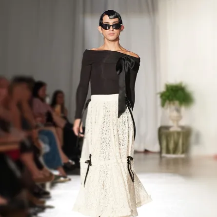 تنورة دانتيل من فلتشر Fletcher- الصورة من Launchmetrics/Spotlight ©