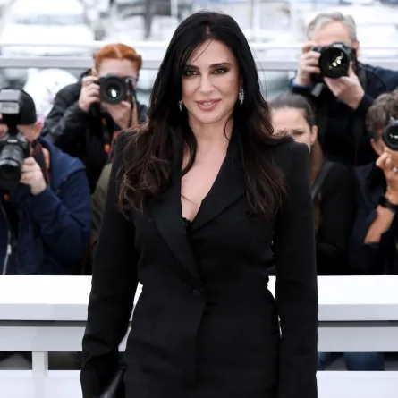 نادين لبكي ترتدي من فيرساتشي Versace- الصورة من العلاقات العامة للدار