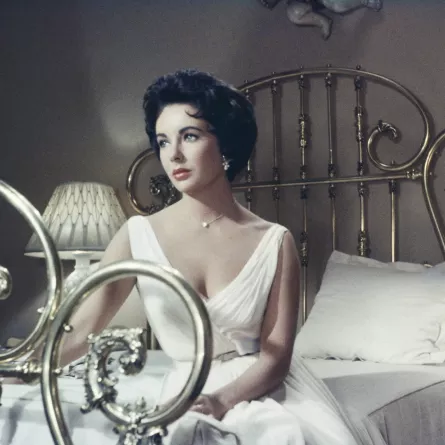 إليزابيث تايلور في فيلم Cat On A Hot Tin Roof (مصدر الصورة: Archive Photos/Getty Images) 