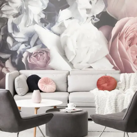 ألوان ورق الجدران منسقة مع الأثاث، في مجلس النساء