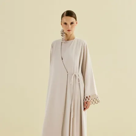 عباية تخفي البطن ماركة Anatomi - الصورة من إنستغرام العلامة