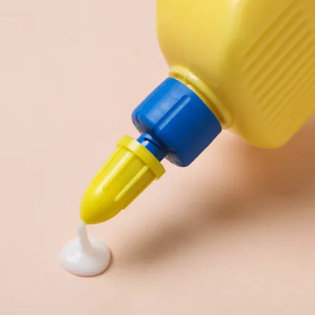 لاصق للبلاستيك