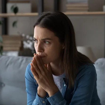 تخلصي من الحزن بنفسك