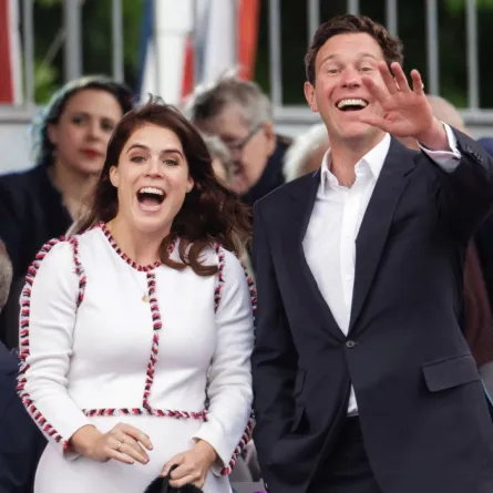 الأميرة يوجيني وجاك بروكسبانك خلال الحفل البلاتيني في قصر باكنغهام (Princess Eugenie and Jack Brooksbank during the Platinum Party at Buckingham Palace). مصدر الصورة: Chris Jackson / POOL / AFP