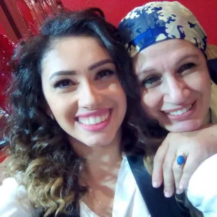 ريم أحمد ووالدتها - الصورة من حساب ريم أحمد على الفيس بوك