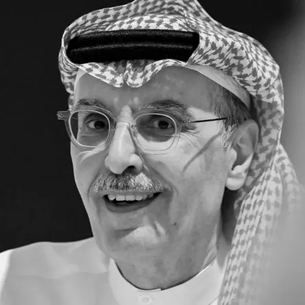 الأمير الشاعر بدر بن عبد المحسن .. حينما تحمل أمانة الكلمة وتصل بها إلى الجميع 