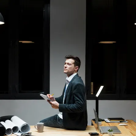 دور القيادة الكاريزمية في بناء الثقة والإلهام داخل الفريق