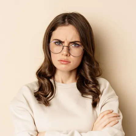 امرأة مستاءة