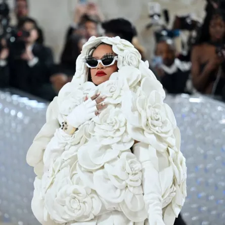 ريهانا Rihanna في حفل ميت غالا 2023 (مصدر الصورة: Angela WEISS / AFP)
