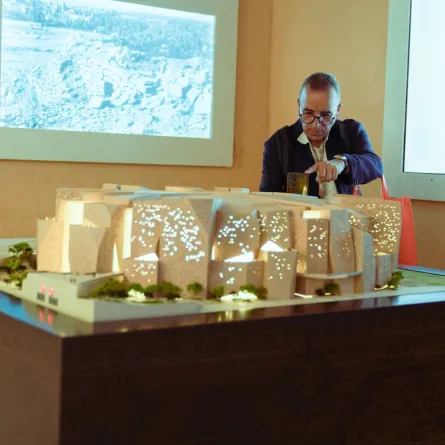 الدرعية تبرز إمكاناتها ورؤيتها السياحية في سوق السفر العربي 2024 بدبي