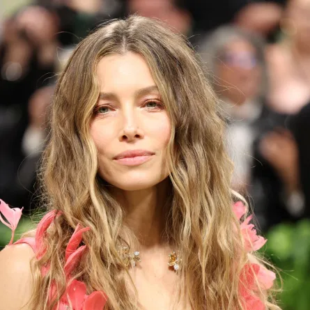 جيسيكا بيل في حفل Met Gala لعام 2024 في متحف متروبوليتان للفنون (Jessica Biel at The 2024 Met Gala at The Metropolitan Museum of Art). مصدر الصورة: Aliah Anderson/Getty Images/AFP