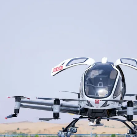 طائرة بدون طيار مع راكب تنطلق من أبوظبي. الصورة من مكتب أبوظبي الإعلامي