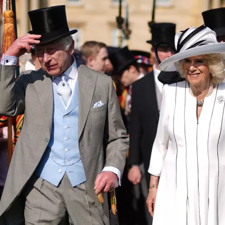 الملك تشارلز والملكة كاميلا  King Charles III and Britain's Queen Camilla في أول حفل بالحديقة لهذا العام (مصدر الصورة: Jordan Pettitt / POOL / AFP)