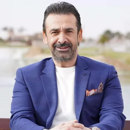 كريم عبد العزيز - الصورة من صفحته الرسمية على الفيس بوك