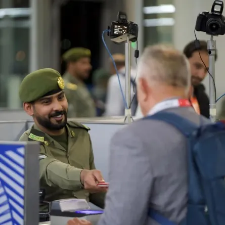 جوازات مطار الأمير محمد بن عبدالعزيز الدولي بالمدينة المنورة