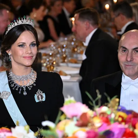 الأميرة صوفيا ترتدي تاج النخيل المرصع بالزمرد 