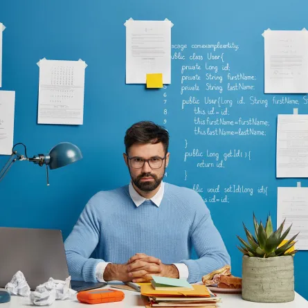 كيف يمكنك تطوير مهارات القيادة لتحسين أدائك الإداري والتأثير على الفريق ؟ 