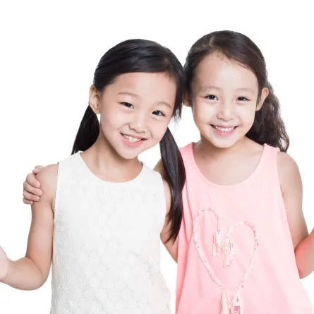 صورة فتاتين