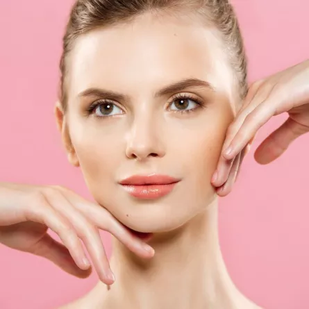 خلطات طبيعية للعناية بالبشرة في الصيف