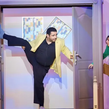 خالد المظفر من كواليس مسرحية الأول من نوعه -الصورة من حسابه على الإنستغرام