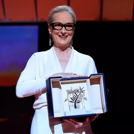 ميريل ستريب في الدورة الـ77 لمهرجان كان السينمائي في مدينة كان جنوب فرنسا (Meryl Streep at the 77th edition of the Cannes Film Festival in Cannes, southern France). مصدر الصورة: Valery HACHE / AFP