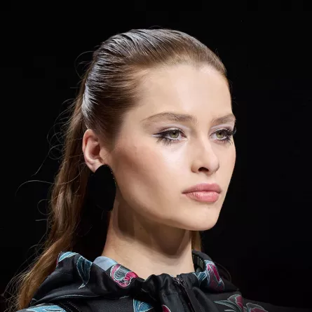 صيحات مكياج مشرقة لصيف 2024