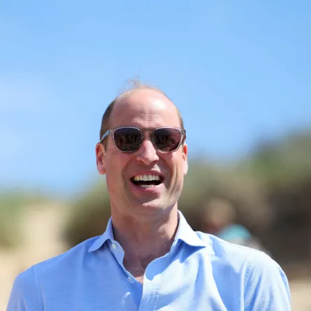 الأمير ويليام Prince William على شاطئ فيسترال في نيوكواي في كورنوال، جنوب غرب إنجلترا (مصدر الصورة: Toby Melville / POOL / AFP)