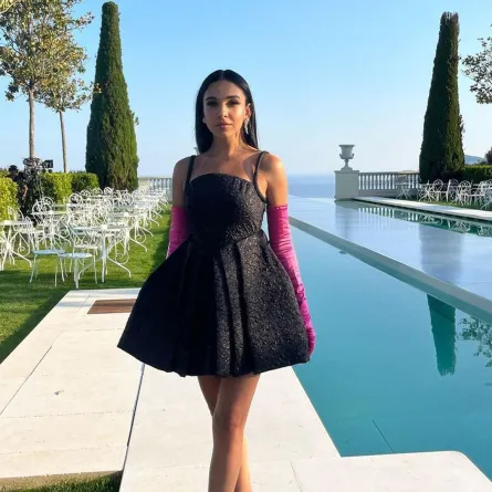 سلمى أبو ضيف بفستان أسود قصير -الصورة من حسابها على إنستغرام